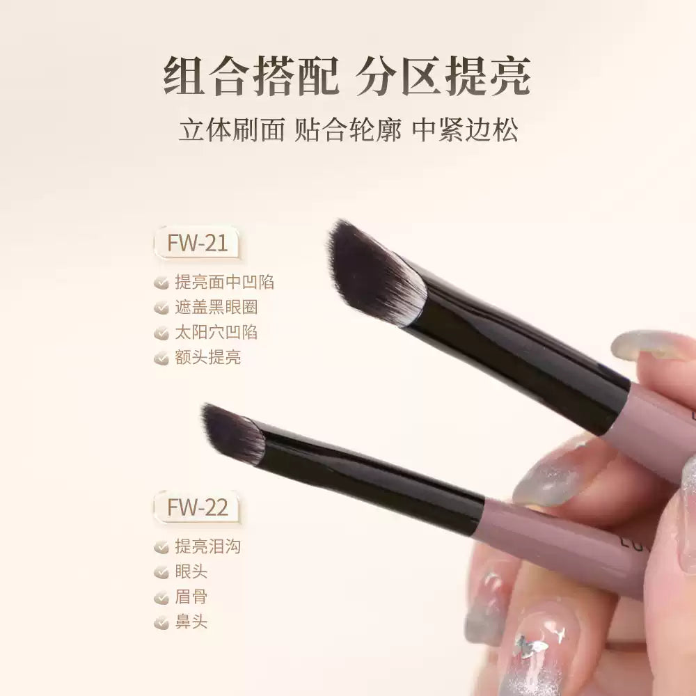 爱物极物 三角遮瑕刷（遮痘印/黑眼圈/泪沟/法令纹/提亮）