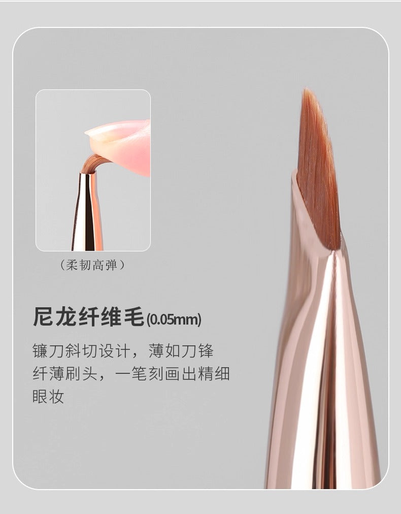 MSQ/魅丝蔻 镰刀眼线刷 - CHIHIRO COLLECTION