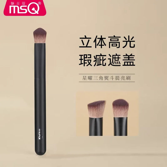 MSQ魅丝蔻 星曜三角熨斗高光刷 - CHIHIRO COLLECTION